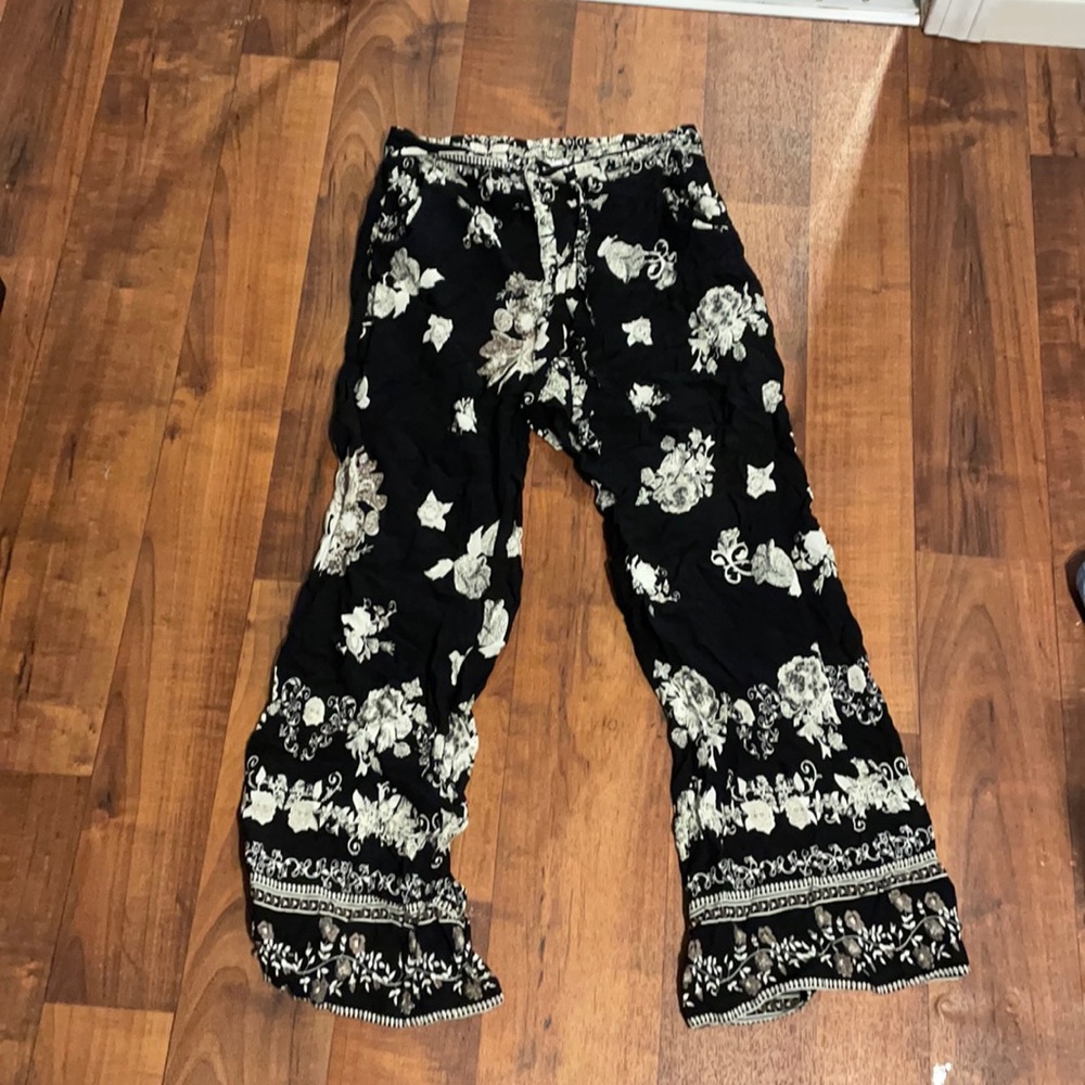 Breeze Forever black patterned pants
